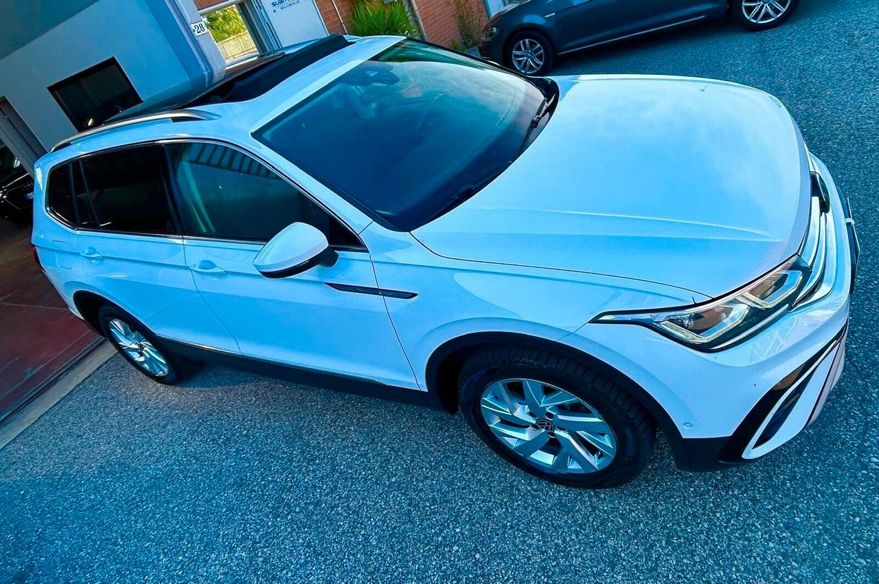 Volkswagen Tiguan 2.0 TDI 150cv SCR DSG TETTO PANORAMICO