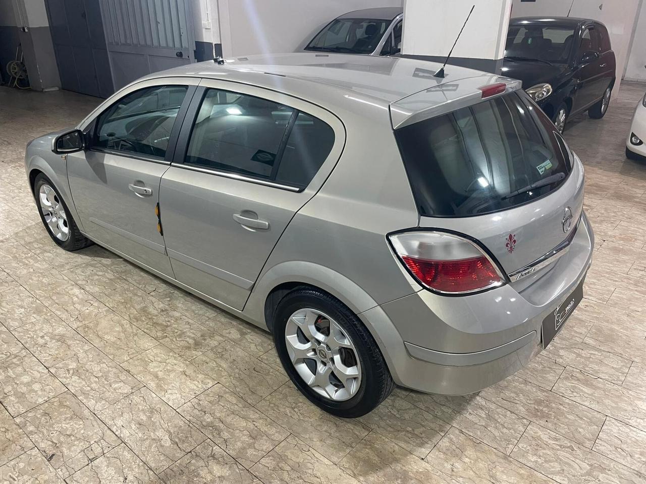 Opel Astra 1.4 16V Twinport 5 porte Enjoy