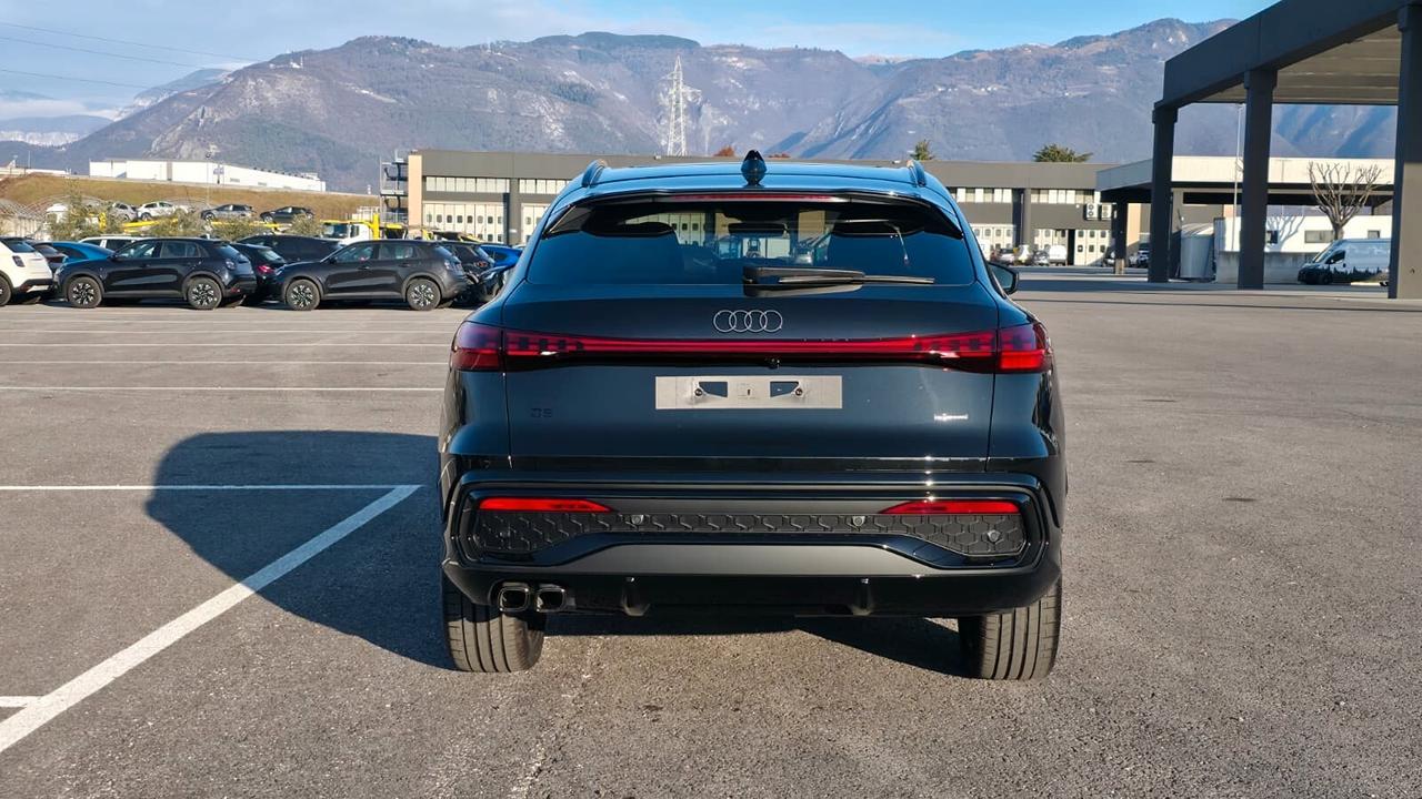 Audi Q5 SPB 2000 TD STRONIC SLINE NUOVA PRONTA CONSEGNA