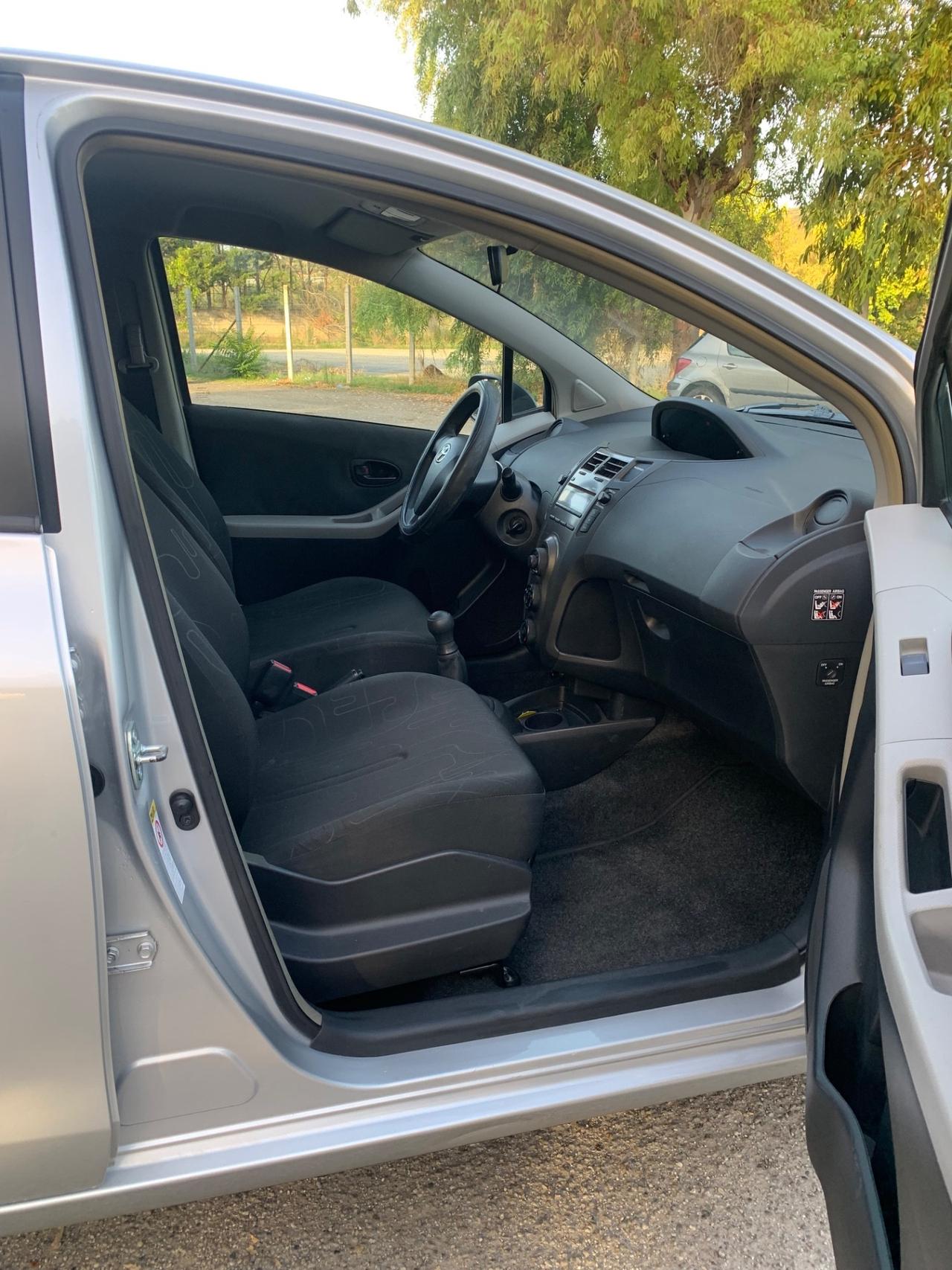 Toyota Yaris 1.0 5 porte Now 128000KM