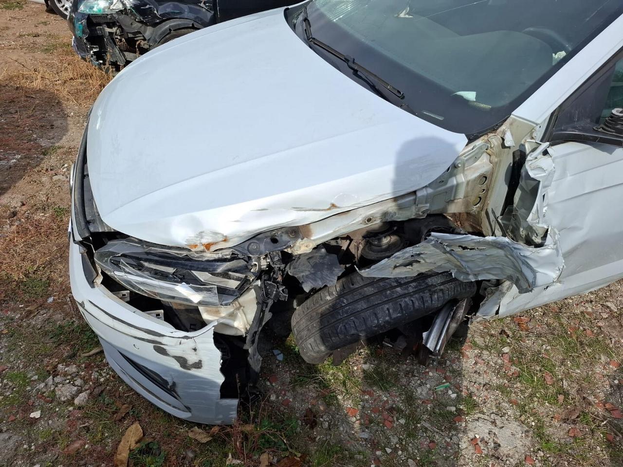 VW POLO 1.0 BENZINA 2018 SINISTRATA MOTORE PARTE