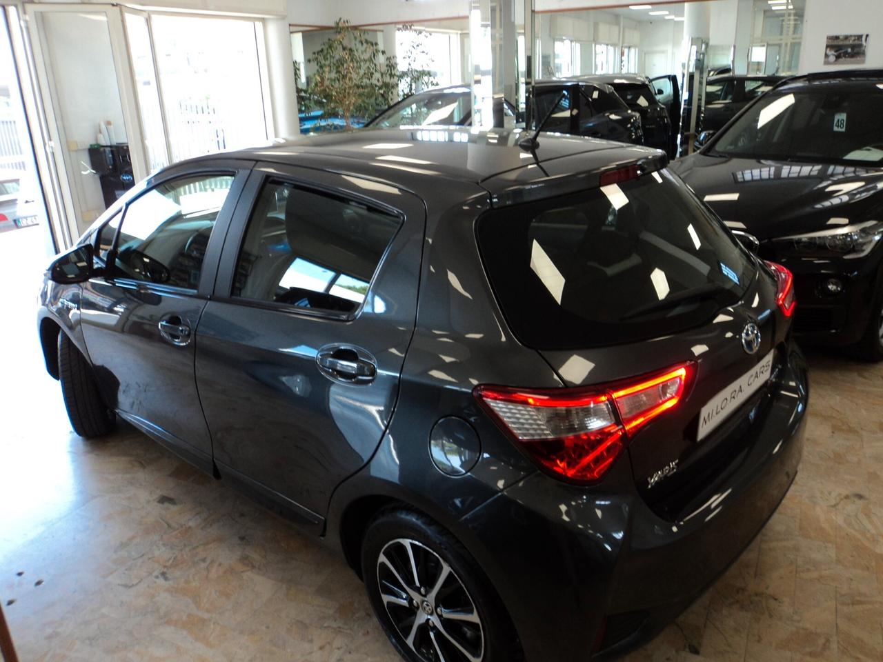 Toyota Yaris 1.5 Hybrid 5p. Cool
