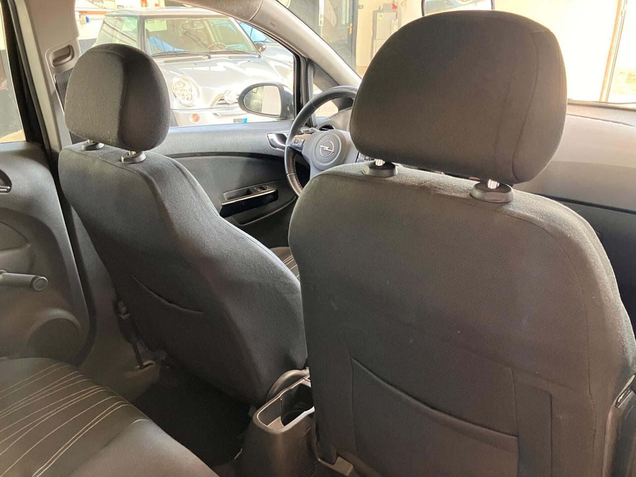 Opel Corsa 1.2 5 porte Cosmo NEOPATENTATI