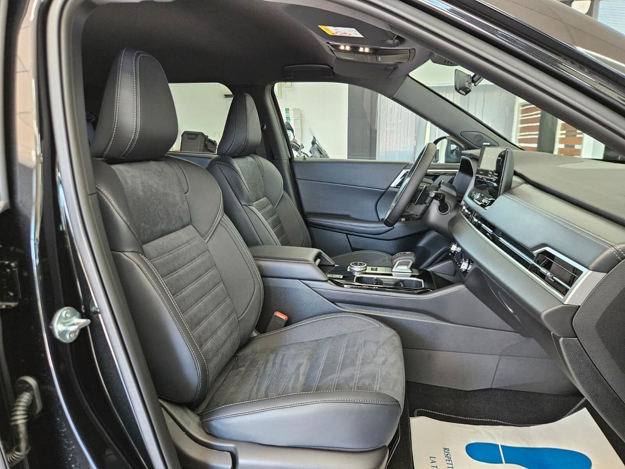 Mitsubishi Outlander DISPONIBILE IN VARIE COLORAZIONI E ALLESTIMENTI - CONCESSIONARIO UFFICIALE