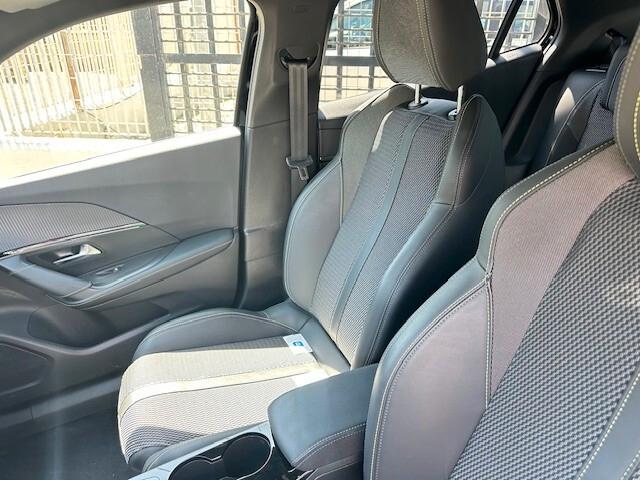 Peugeot 2008 PureTech 130 S&S EAT8 GT