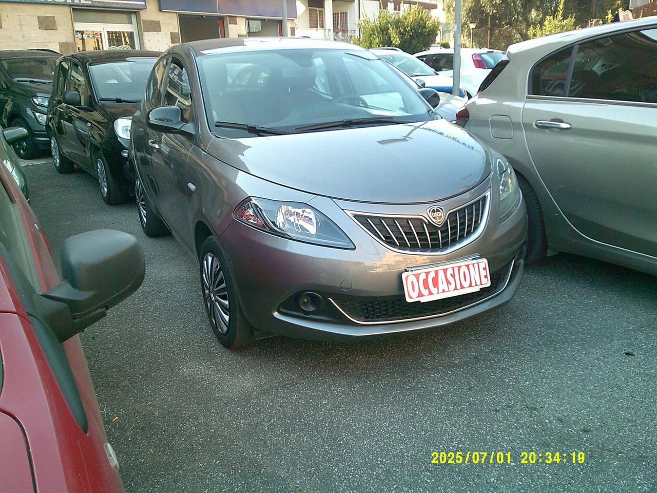 Lancia Ypsilon 1.0 FireFly 5 porte S&S Hybrid Silver