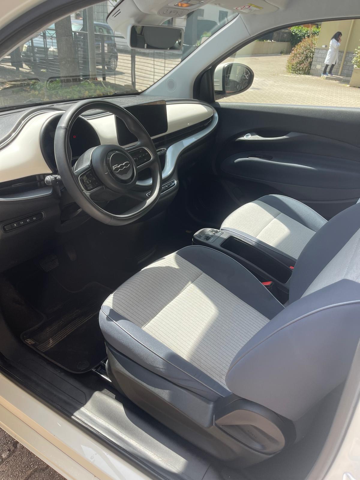 Fiat 500 500e Berlina 42 kWh La Prima