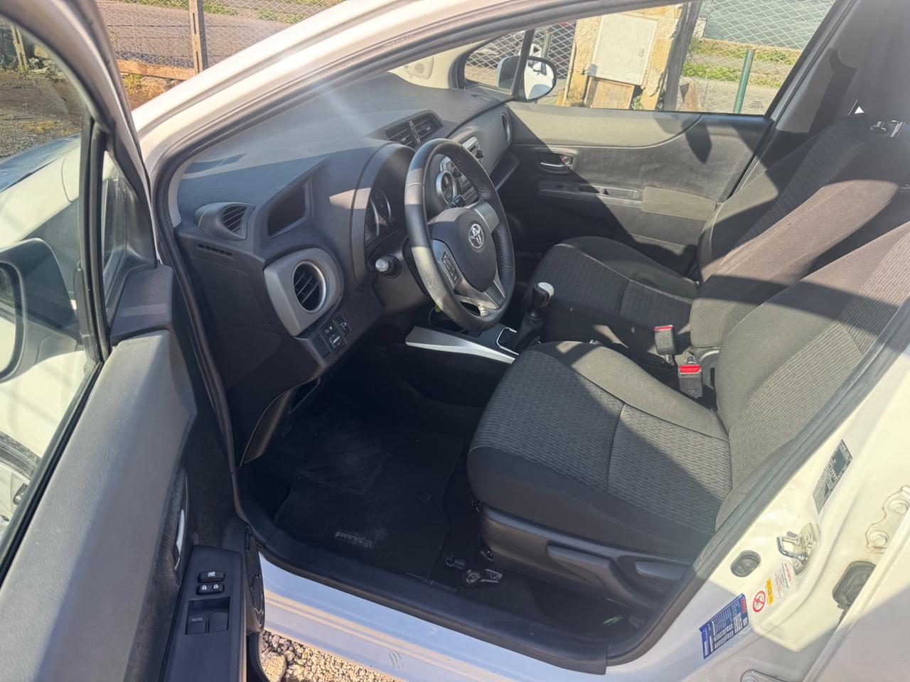 Toyota Yaris 1.0 5 porte Lounge NEOPATENTATI