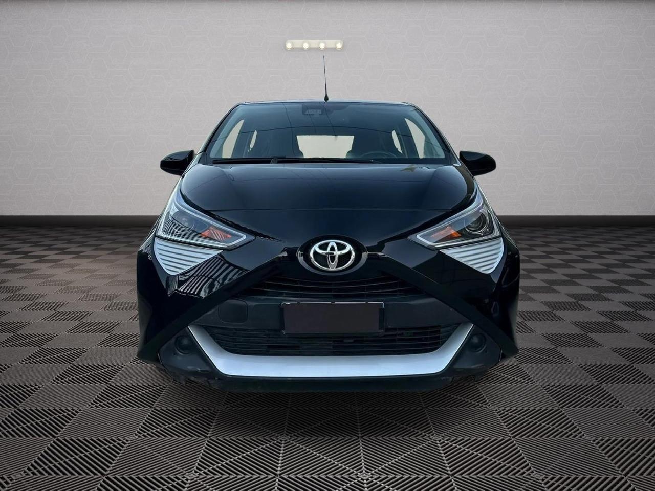 Toyota Aygo Connect 1.0 VVT-i 72 CV 5 porte x-play MMT