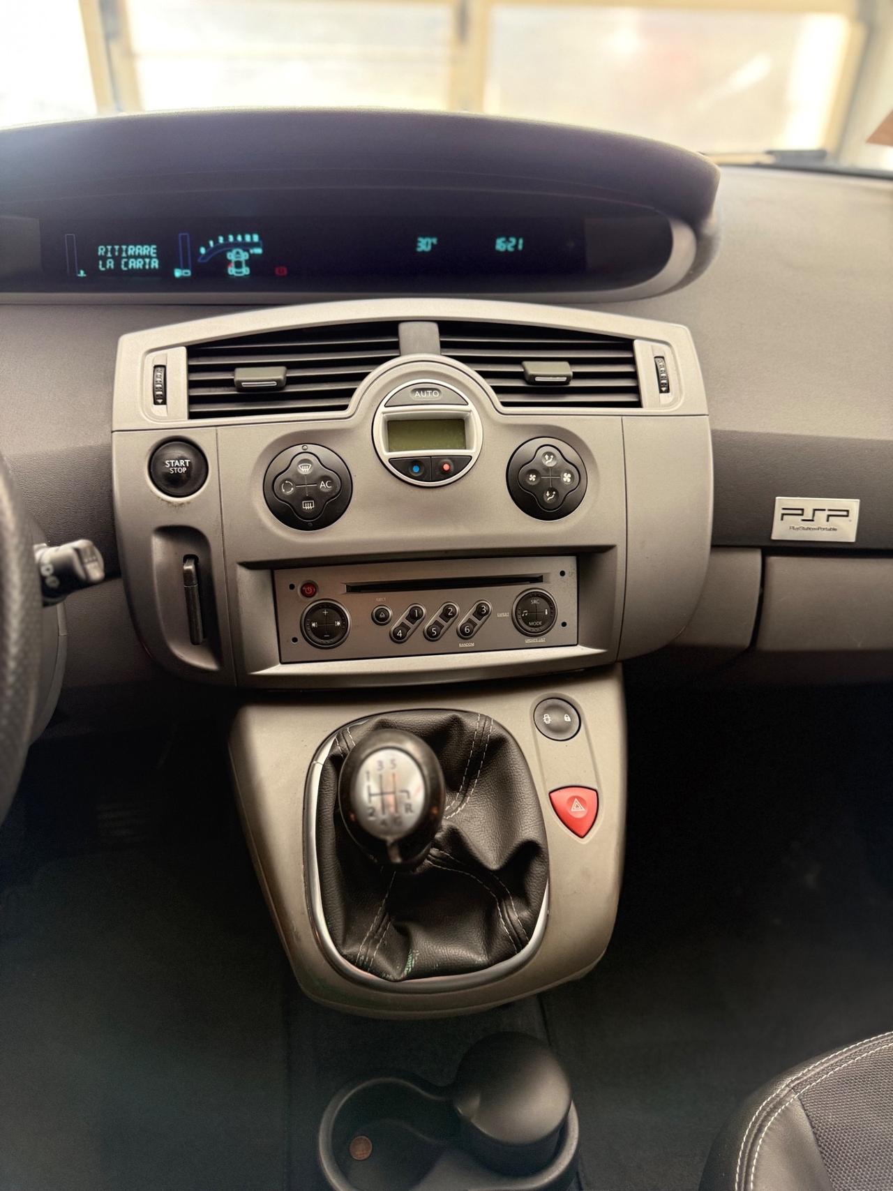 Renault Scenic Grand Scénic 1.9 dCi/130CV PlayStation Portable