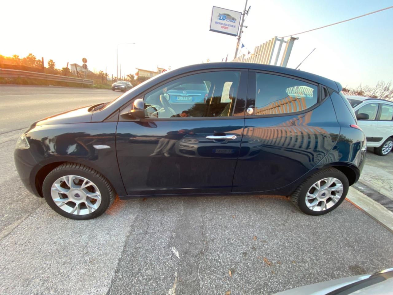 Lancia Ypsilon 1.2 69 CV 5 porte GPL Ecochic Silver