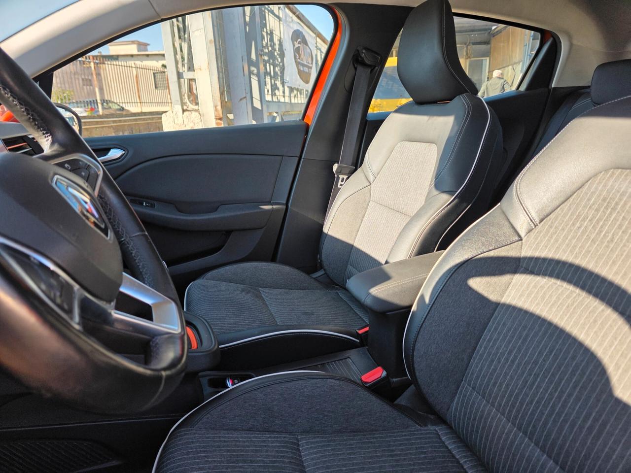 Renault Clio TCe 100 CV 5 porte Intens