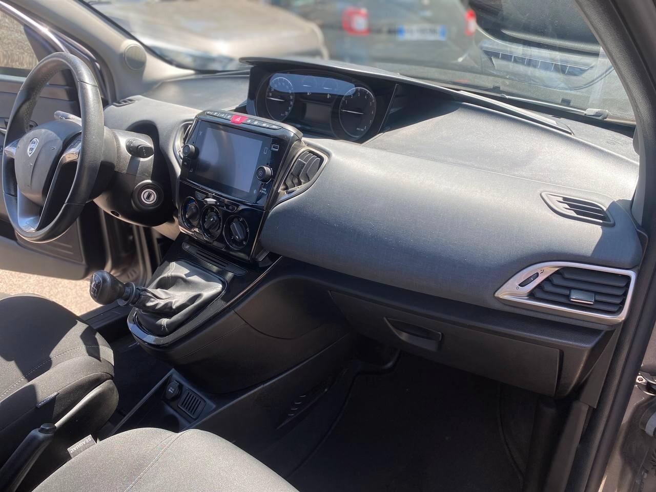 Lancia Ypsilon 1.0 FireFly 5 porte S&S Hybrid Ecochic Gold