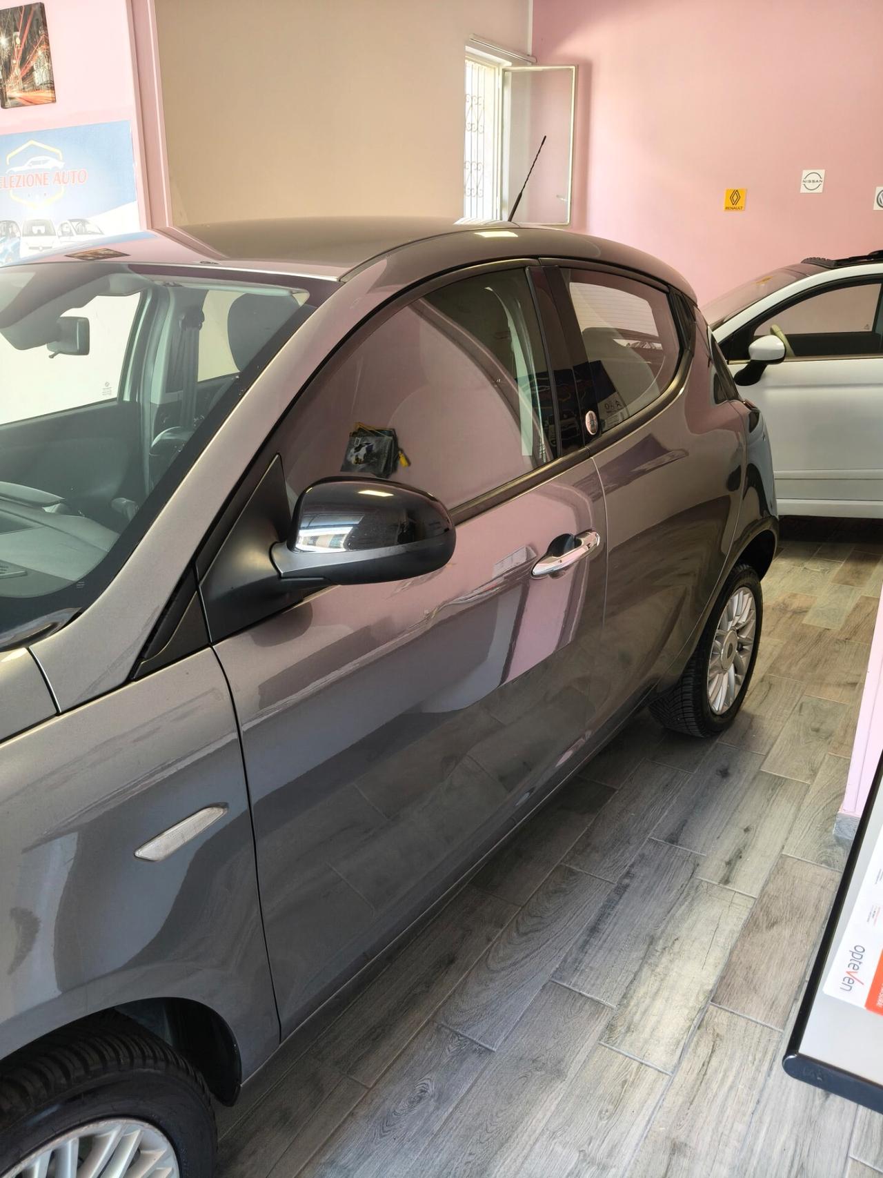 Lancia Ypsilon 5 porte Metano Ecochic Gold