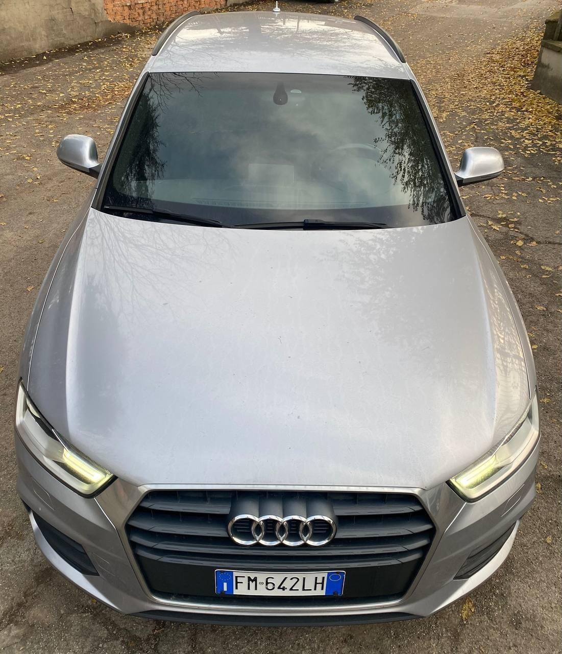 Audi Q3 2.0 TDI 120 CV business sport