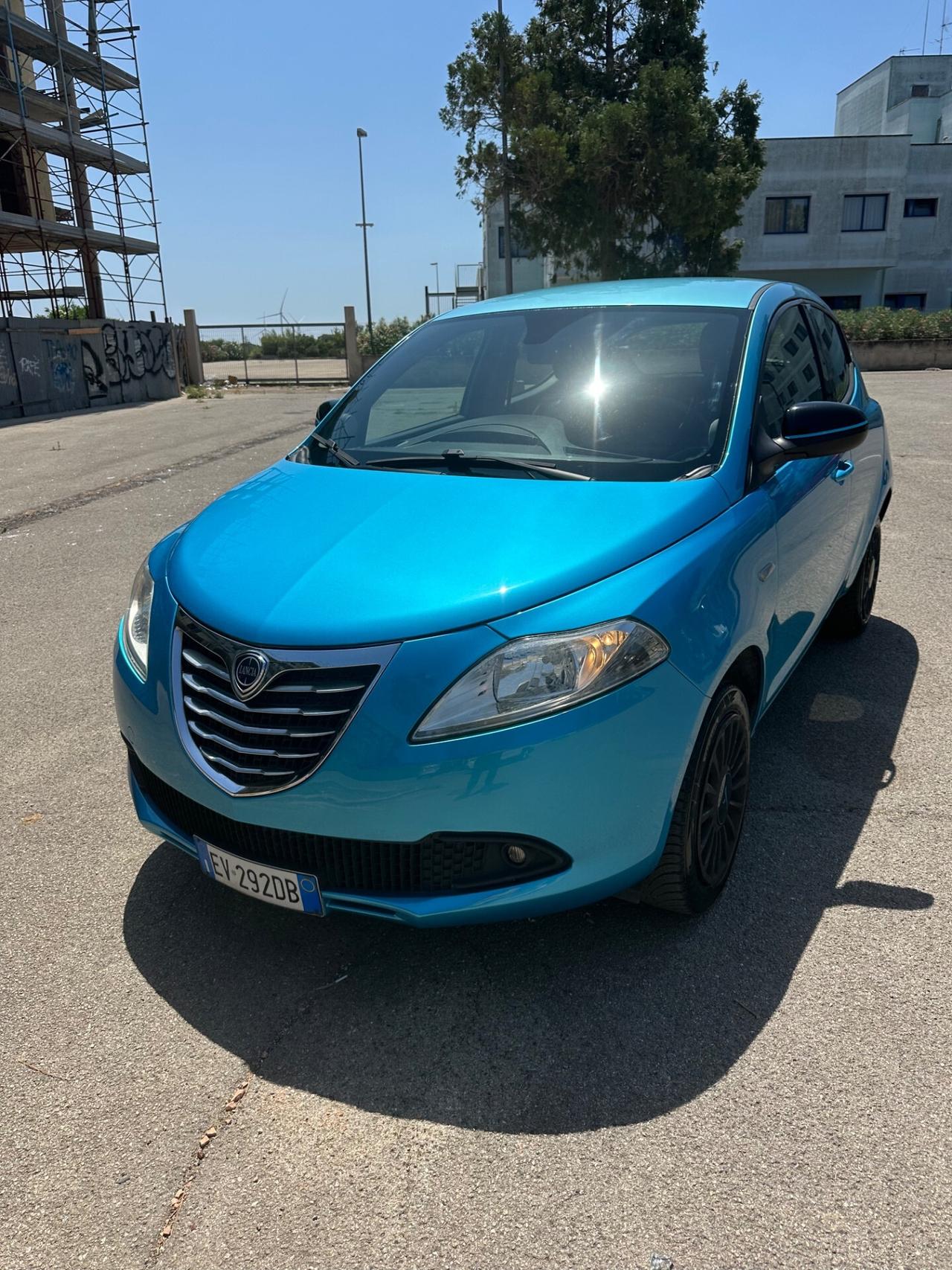 Lancia Ypsilon 0.9 TwinAir 85 CV 5 porte Metano Ecochic Elefantino