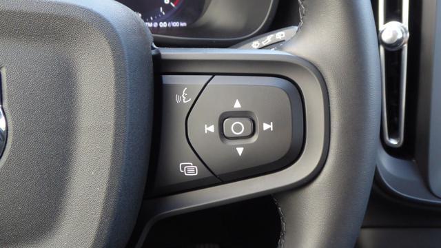 VOLVO XC40 T2 Geartronic Momentum N1 Autocarro