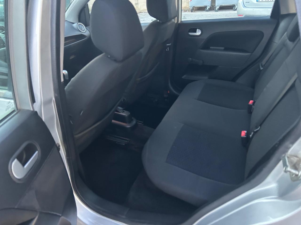 Ford Fiesta 1.2 5p. Ghia 140000km Gancio Traino