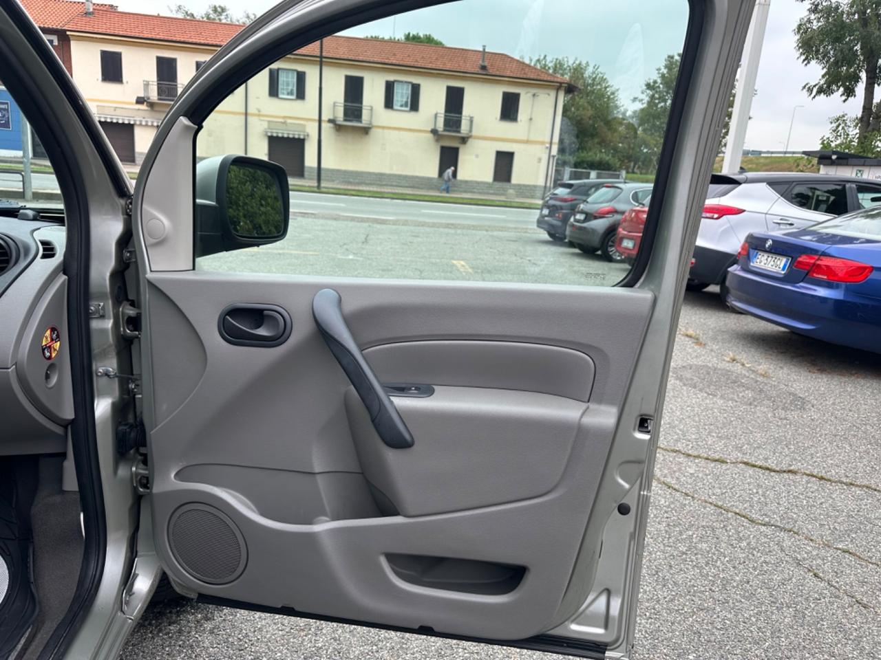 Renault Kangoo 1.6 105CV vettura 5 posti /GPL fino 2030