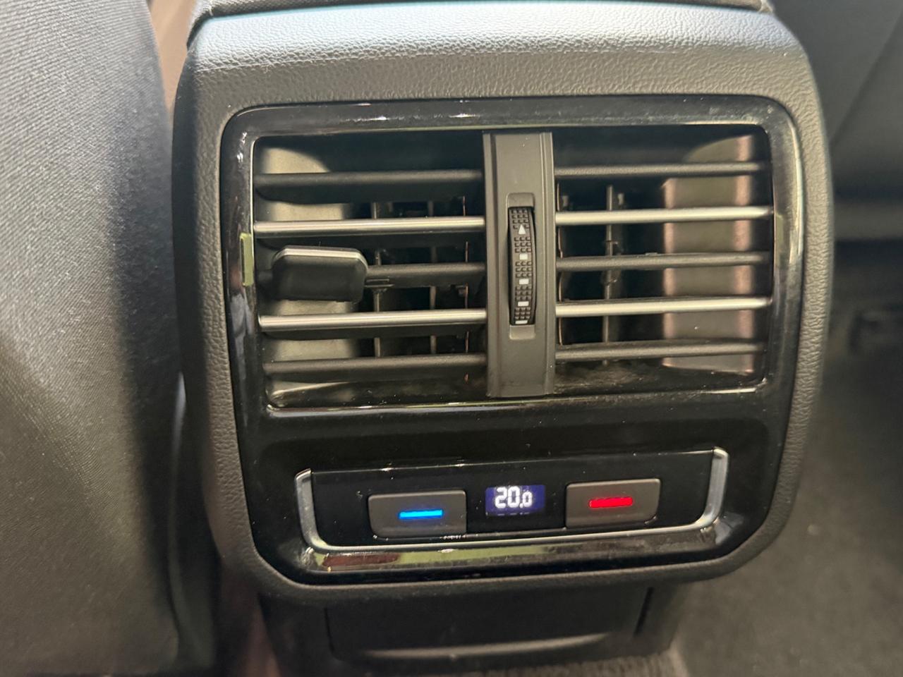 Volkswagen Passat Variant 2.0 TDI DSG Business BlueMotion Tech