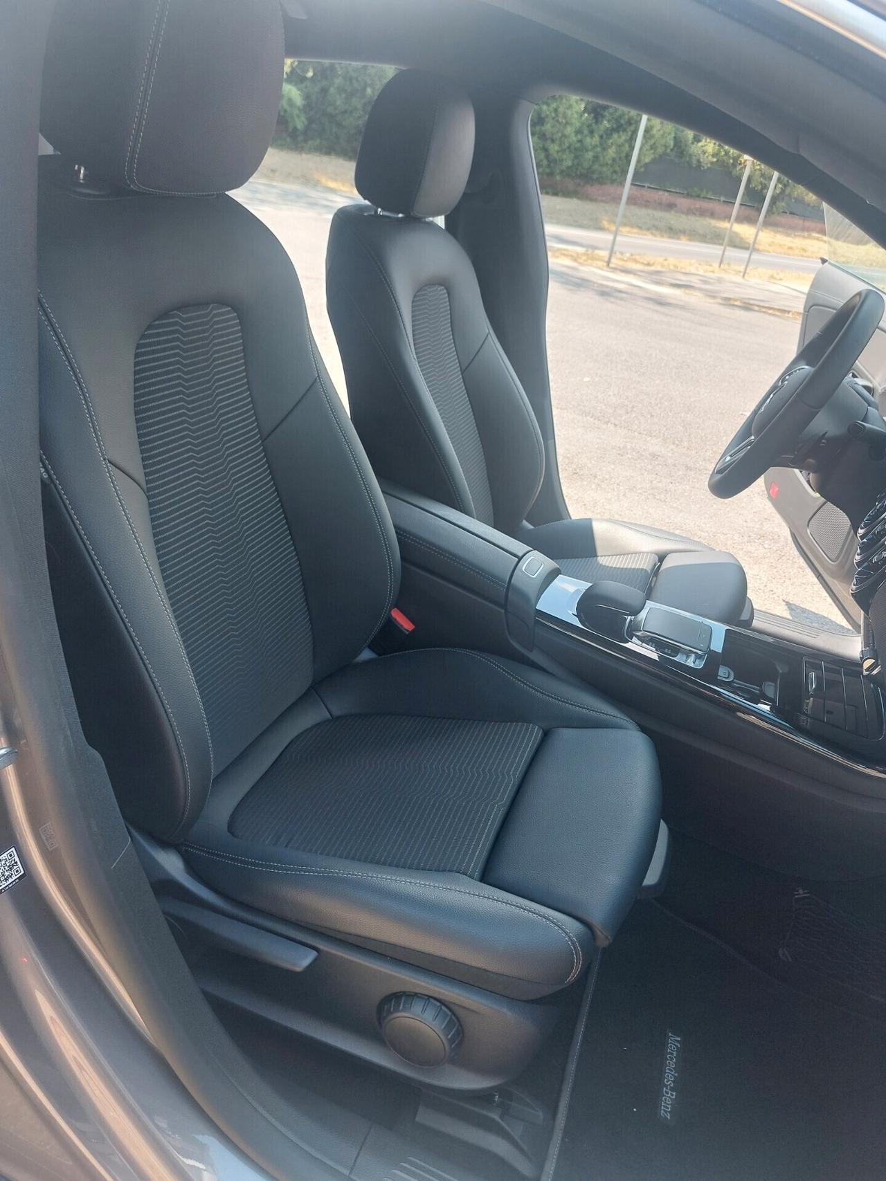 Mercedes-benz CLA 200 D automatico s .brake executive Km 2549 originali