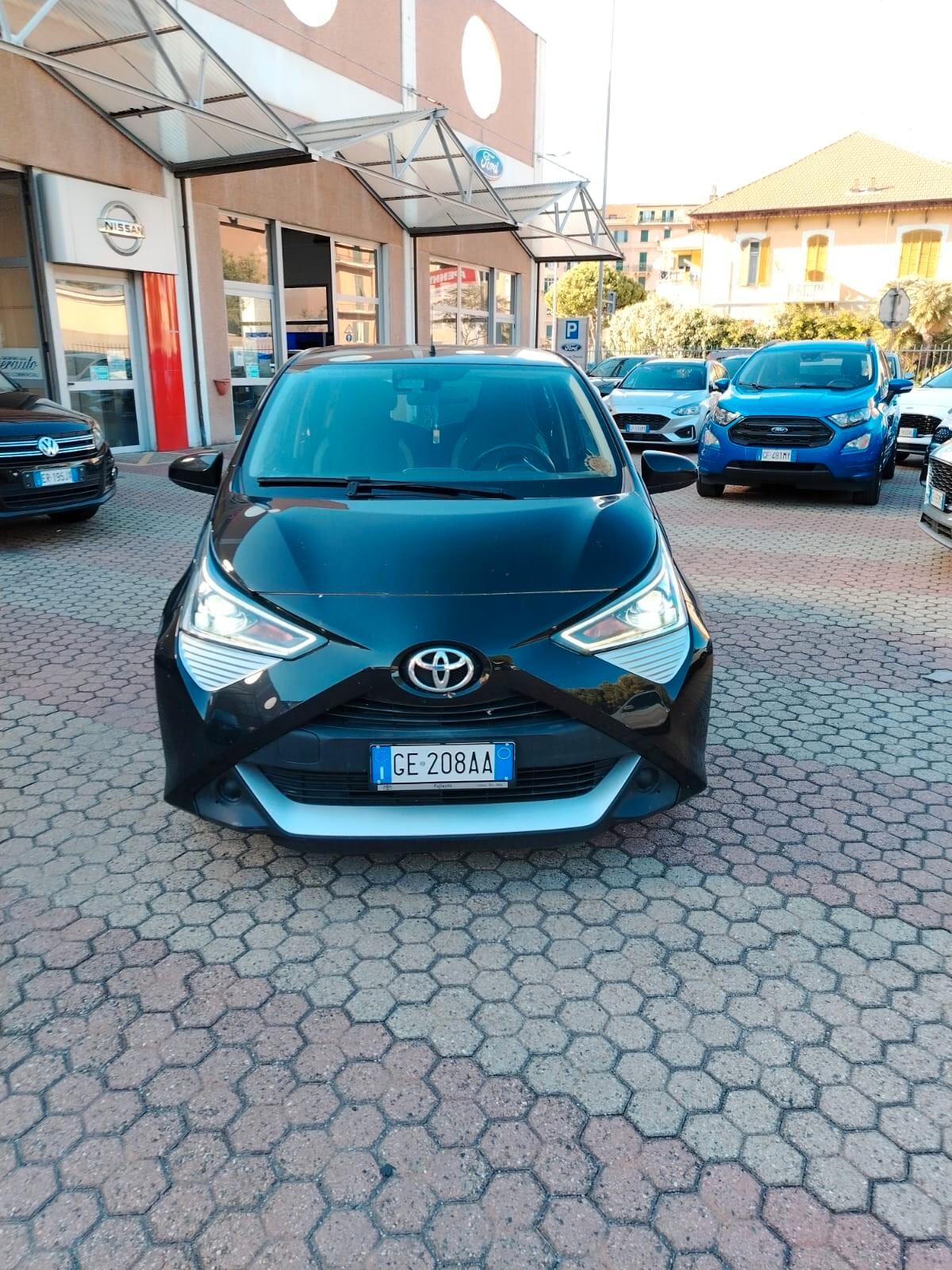 Toyota Aygo Connect 1.0 VVT-i 72 CV 5 porte x-play