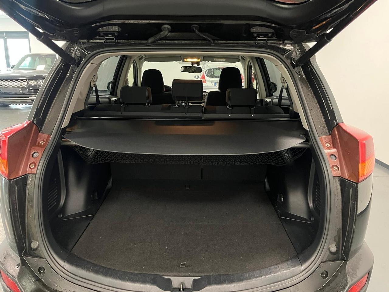 Toyota RAV 4 2.0 d-4d Lounge 4wd-EURO5B-MANUALE-