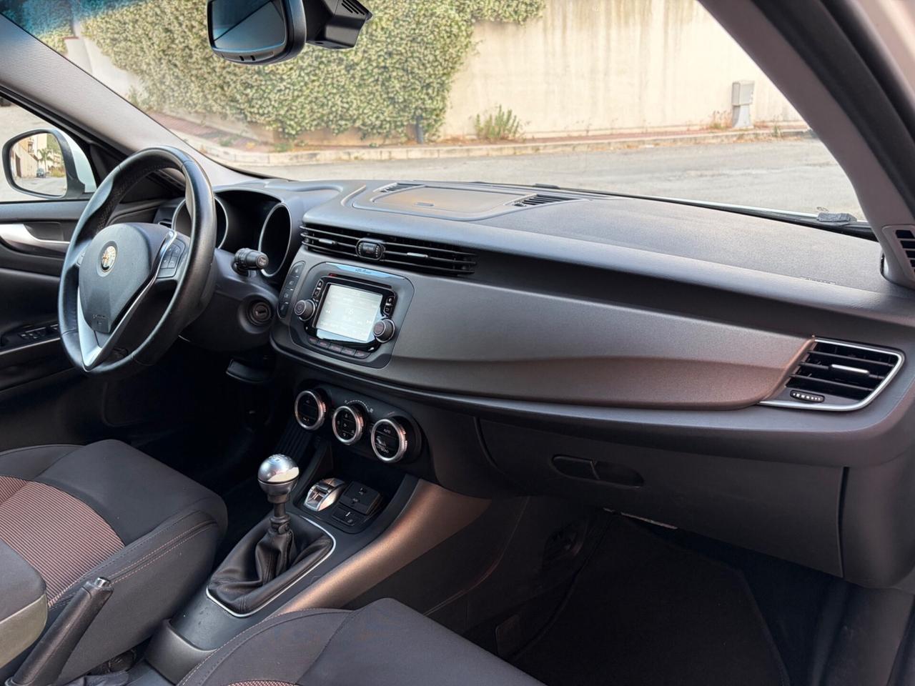 Alfa Romeo Giulietta 1.6 JTDm distictive ideale pe