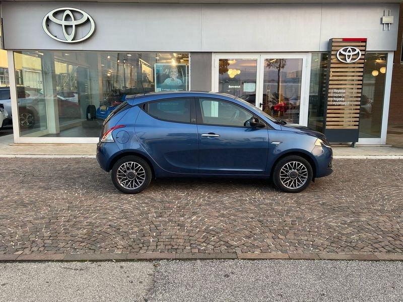 Lancia Ypsilon Ypsilon 1.0 FireFly 5 porte S&S Hybrid Ecochic Silver