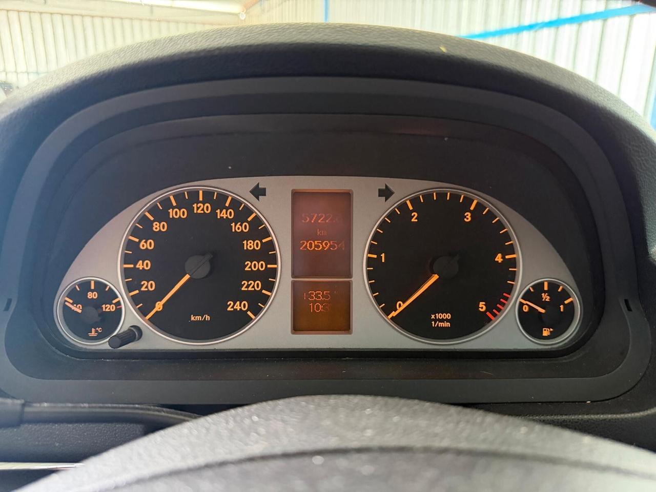 MERCEDES BENZ B 180 - NEOPATENTATI