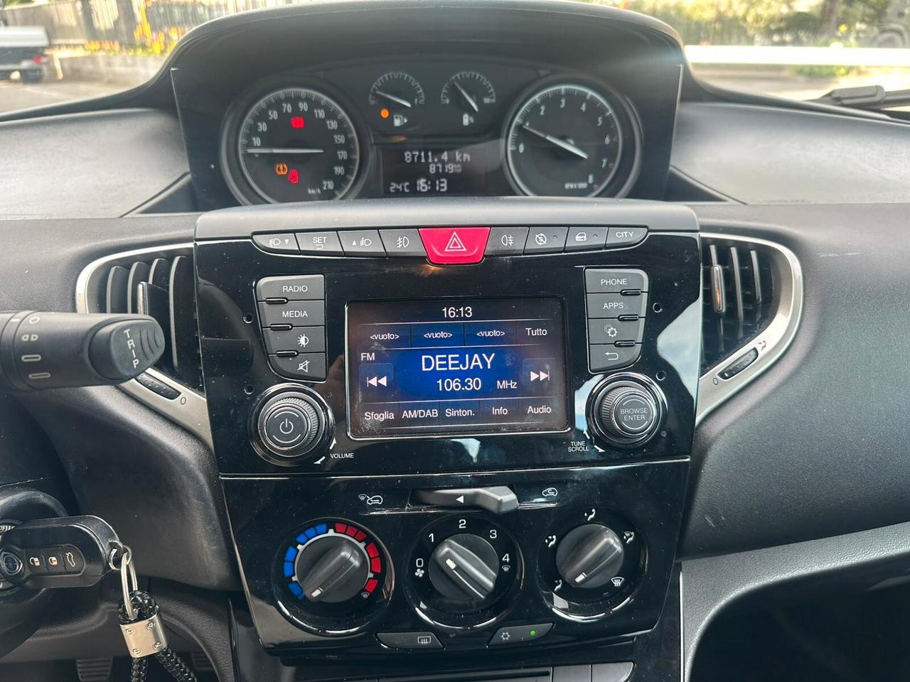 Lancia Ypsilon 1.0 FireFly 5 porte S&S Hybrid Ecochic Gold
