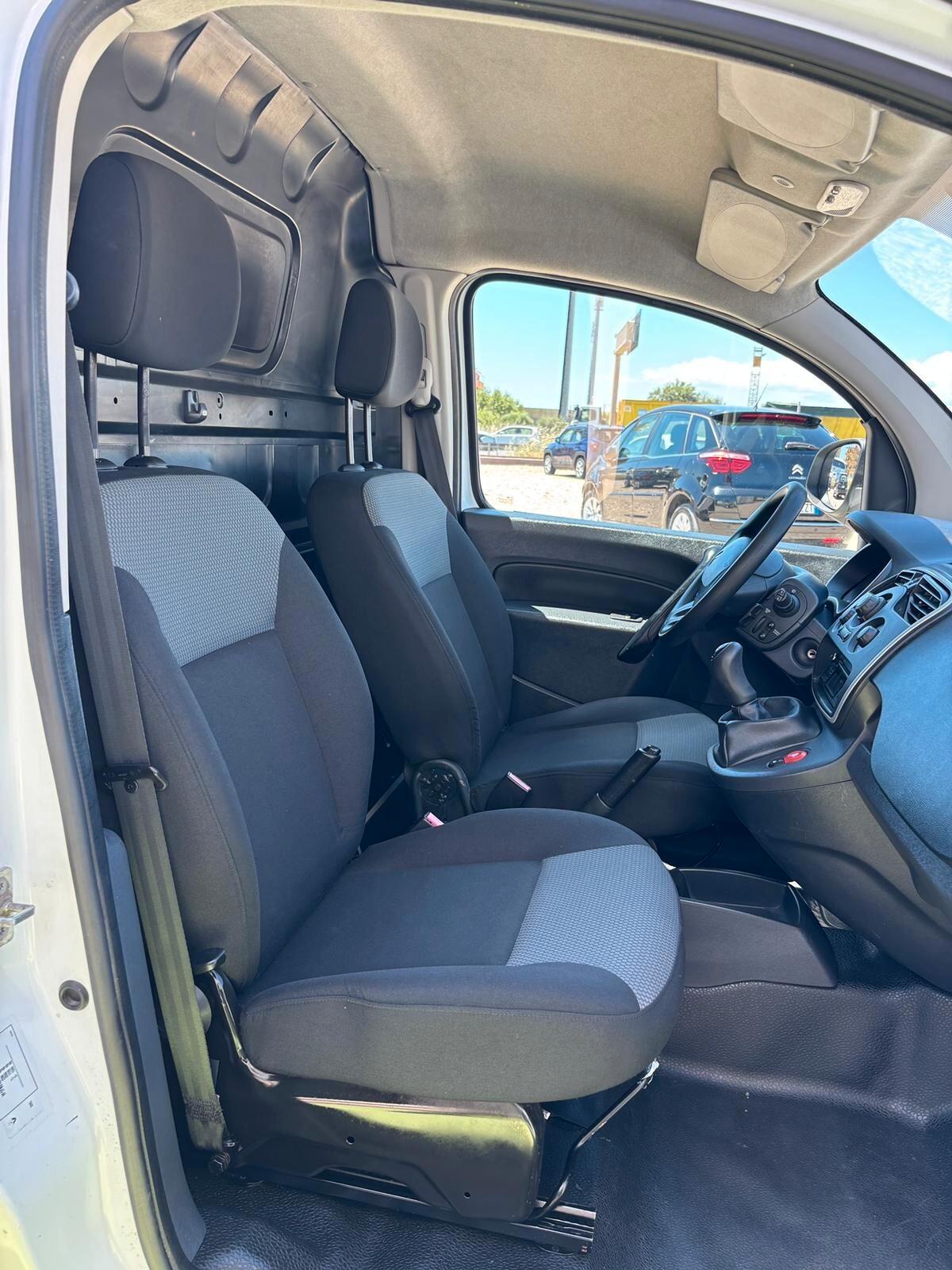 Renault kangoo DIESEL 1.5 DCI 2 POSTI