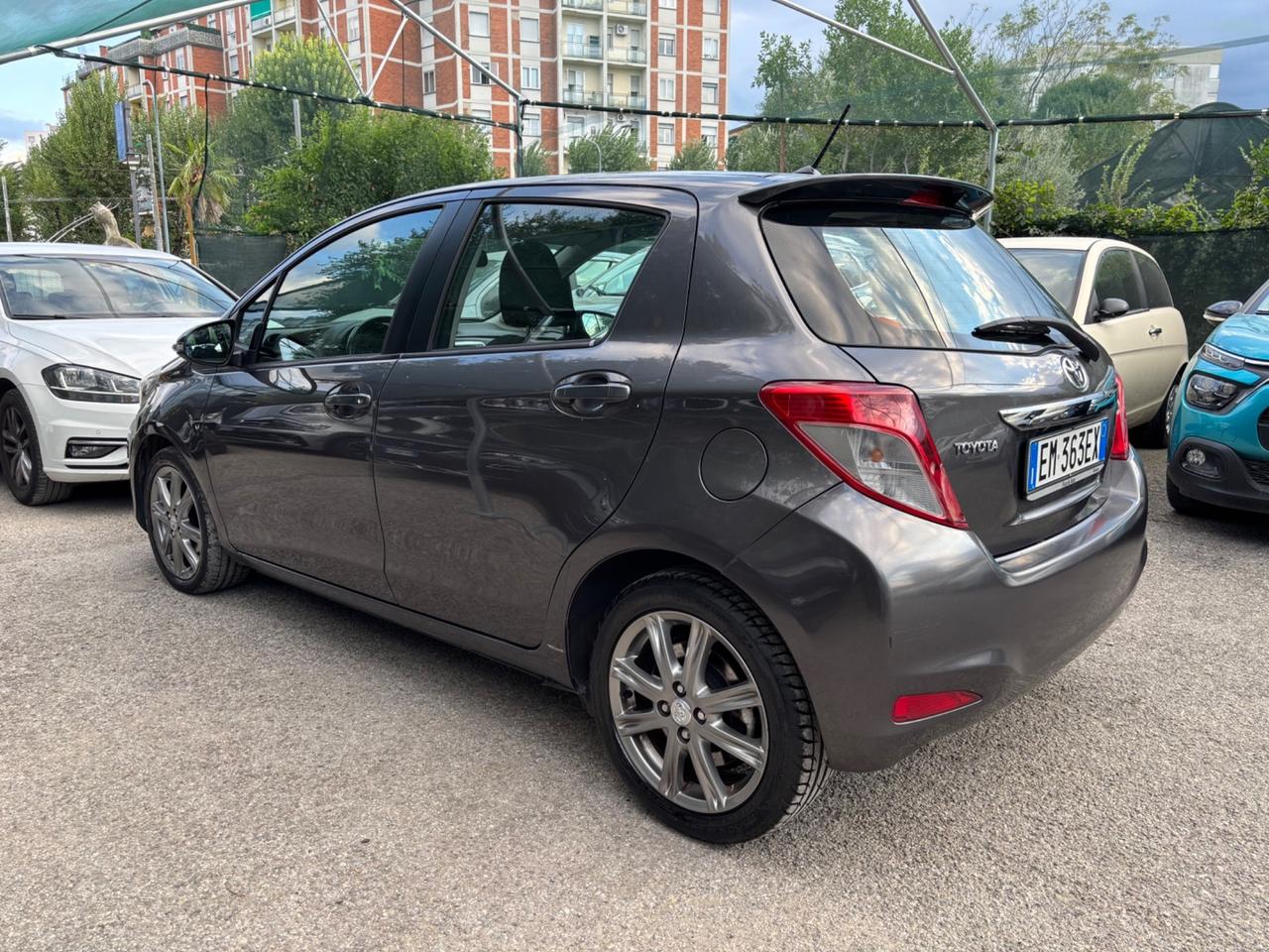 Toyota Yaris 1.3 5 porte Lounge AUTOMATICA