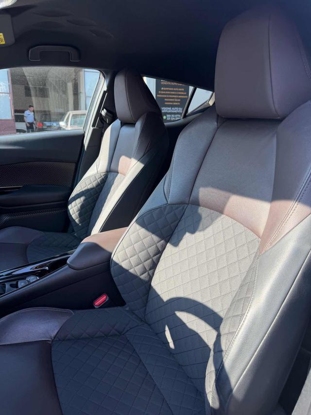 TOYOTA C-HR 1.8 Hybrid E-CVT Style+