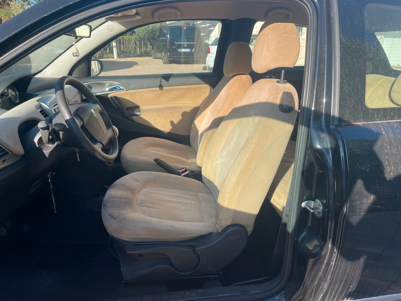 Lancia Ypsilon 1.3 MJT 75 CV Platino