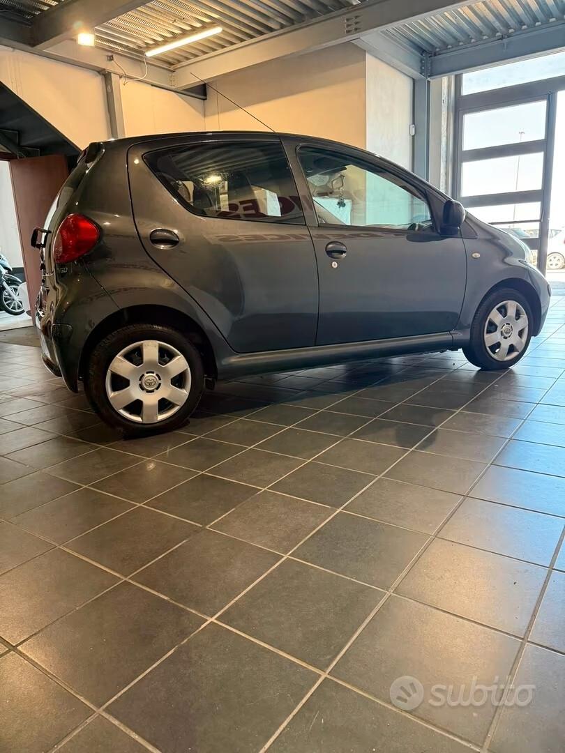 Toyota Aygo - 70 MILA KM - NEOPATENTATI