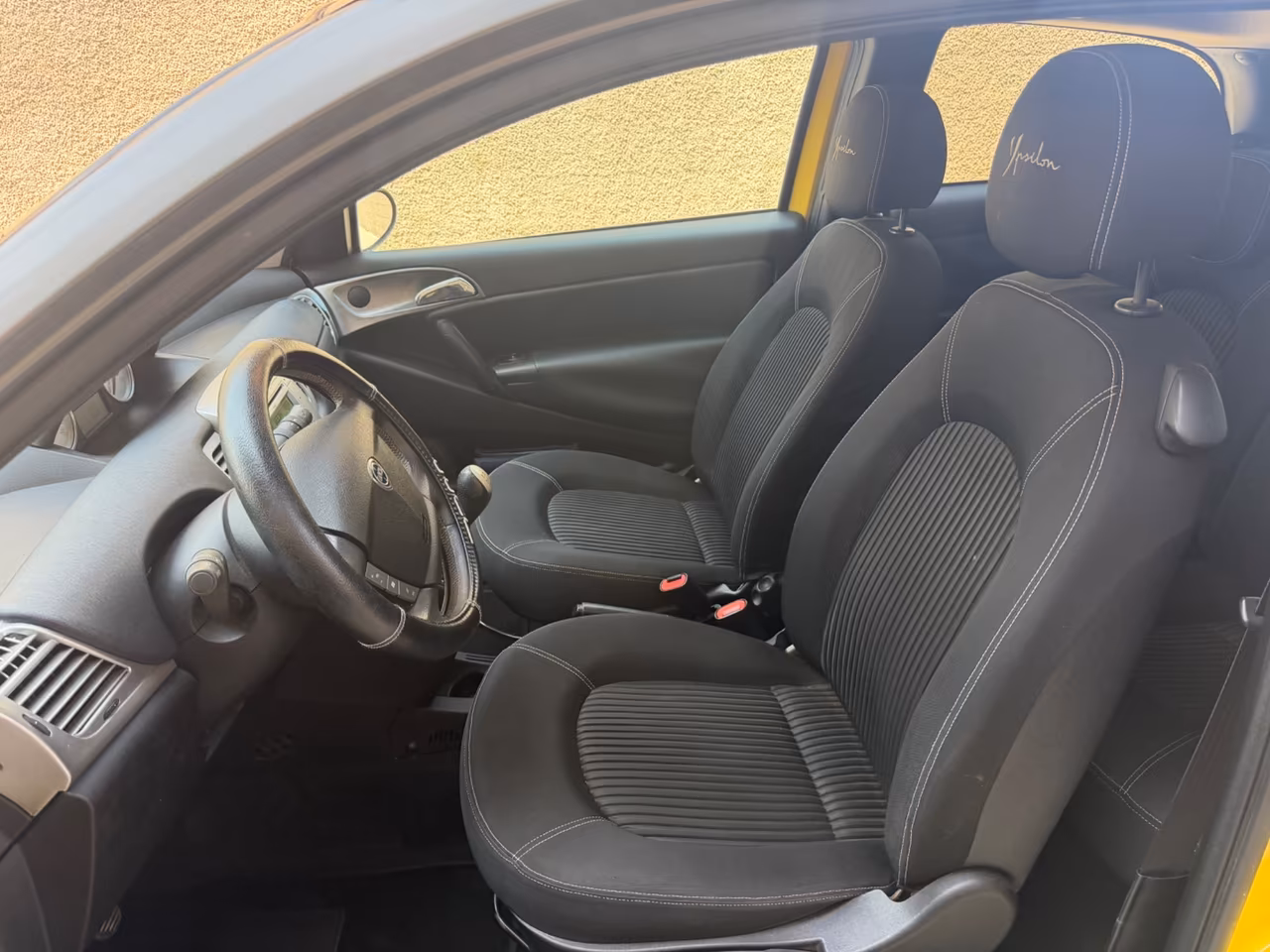 LANCIA YPSILON 1.3MTJ MOMO-DISING BICOLORE
