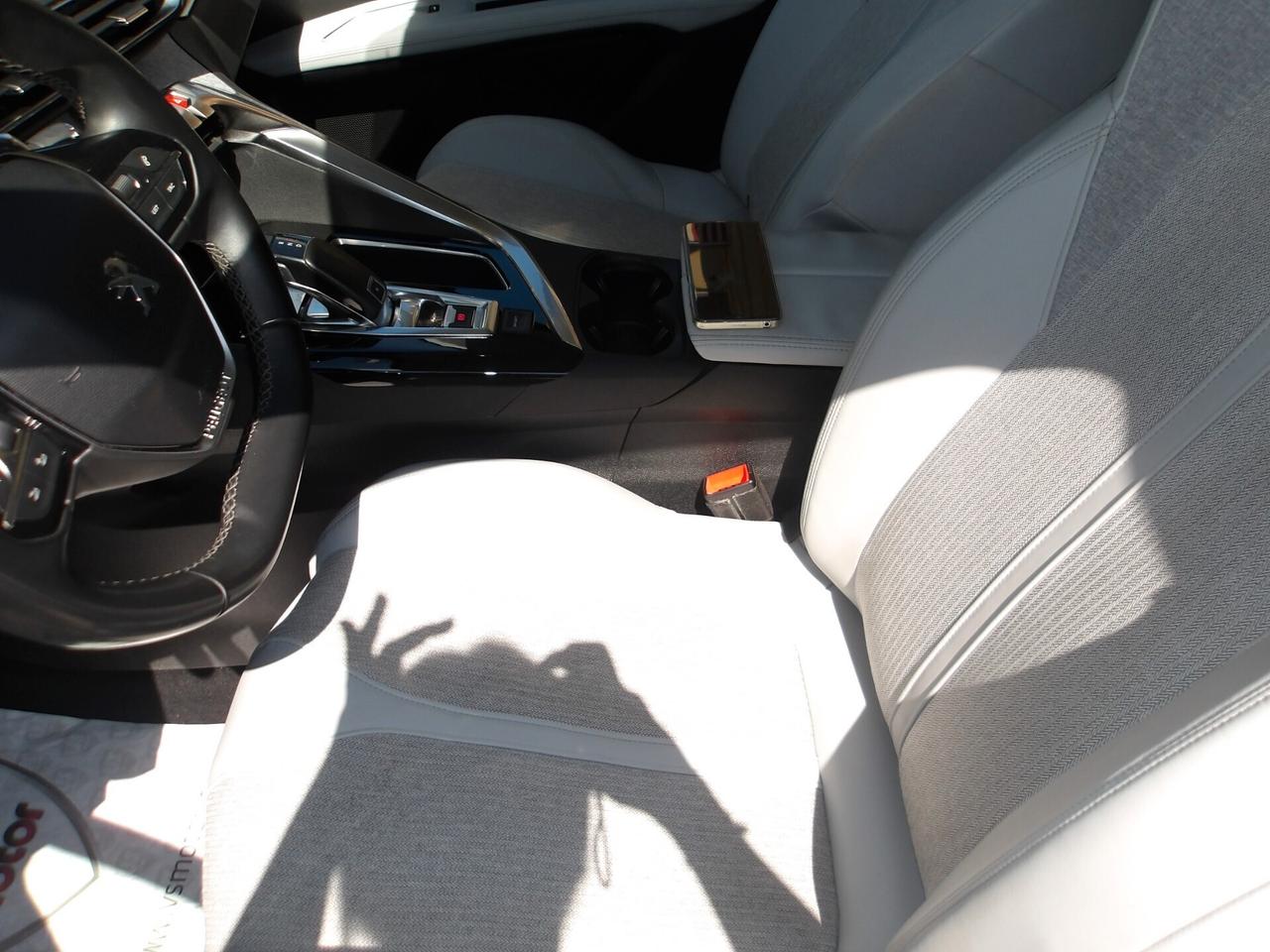 PEUGEOT 3008 1.6 BENZ-AUTO-RETROC-NAVI