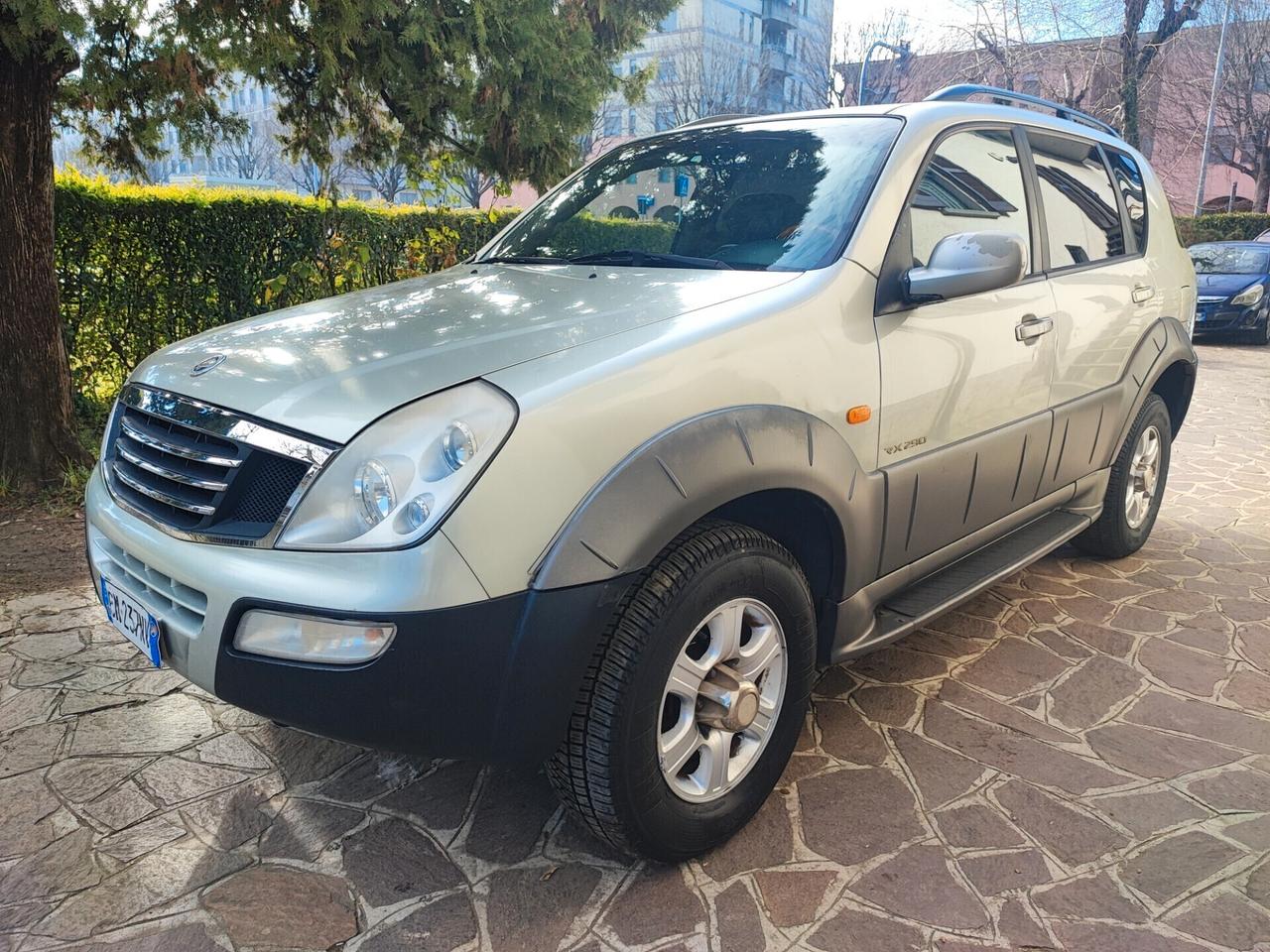 Ssangyong REXTON 4x4 ridotte automatico neopatentati