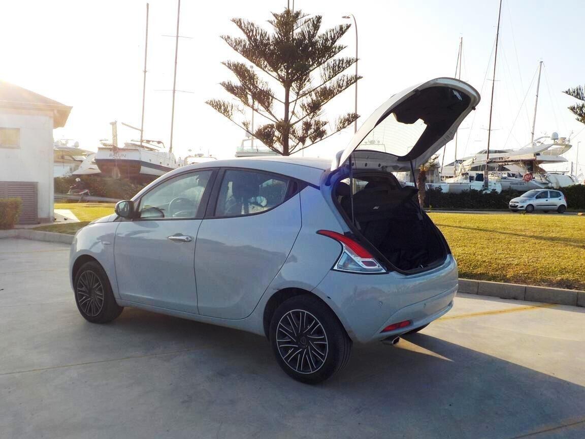 Lancia Ypsilon 1.0 FireFly 5 porte S&S Hybrid Ecochic Gold