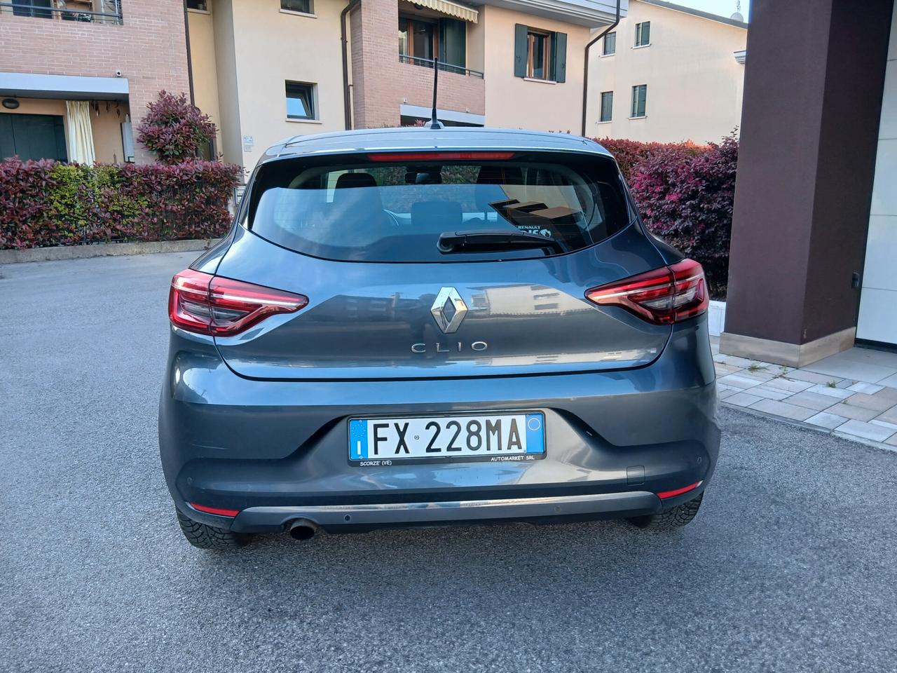 Renault Clio TCe 100 CV 5 porte Zen UNICO proprietario tua con € 164 mese