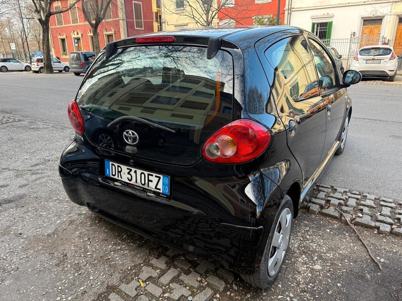 Toyota Aygo 1.0 12V VVT-i 5 porte Sol