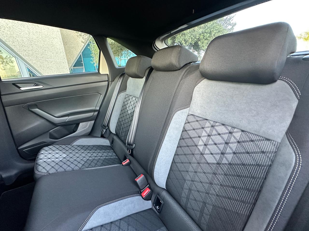 Volkswagen Taigo R-Line 115cv possibilità noleggio no scoring