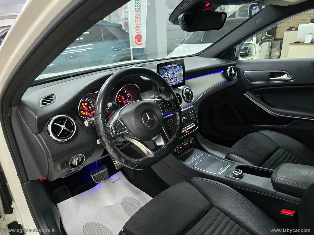 MERCEDES-BENZ GLA 200 d Automatic Premium