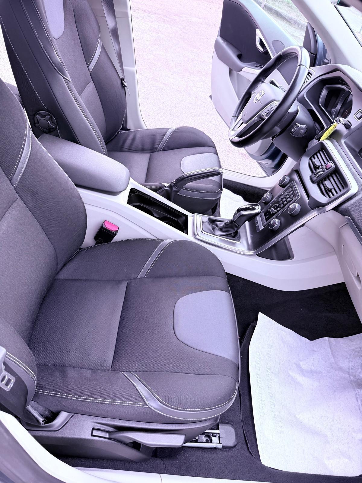 Volvo V40 D2 1.6 Powershift Summum