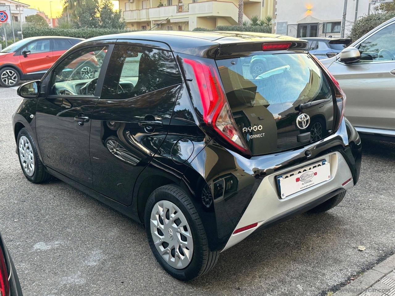 TOYOTA Aygo Connect 1.0 VVT-i 72 CV 5p. x-cool NEO PATENTATI