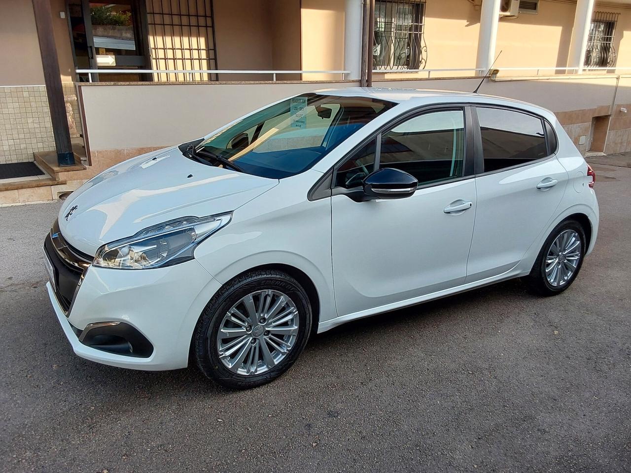 Peugeot 208 1.2 82 CV 5 porte Allure