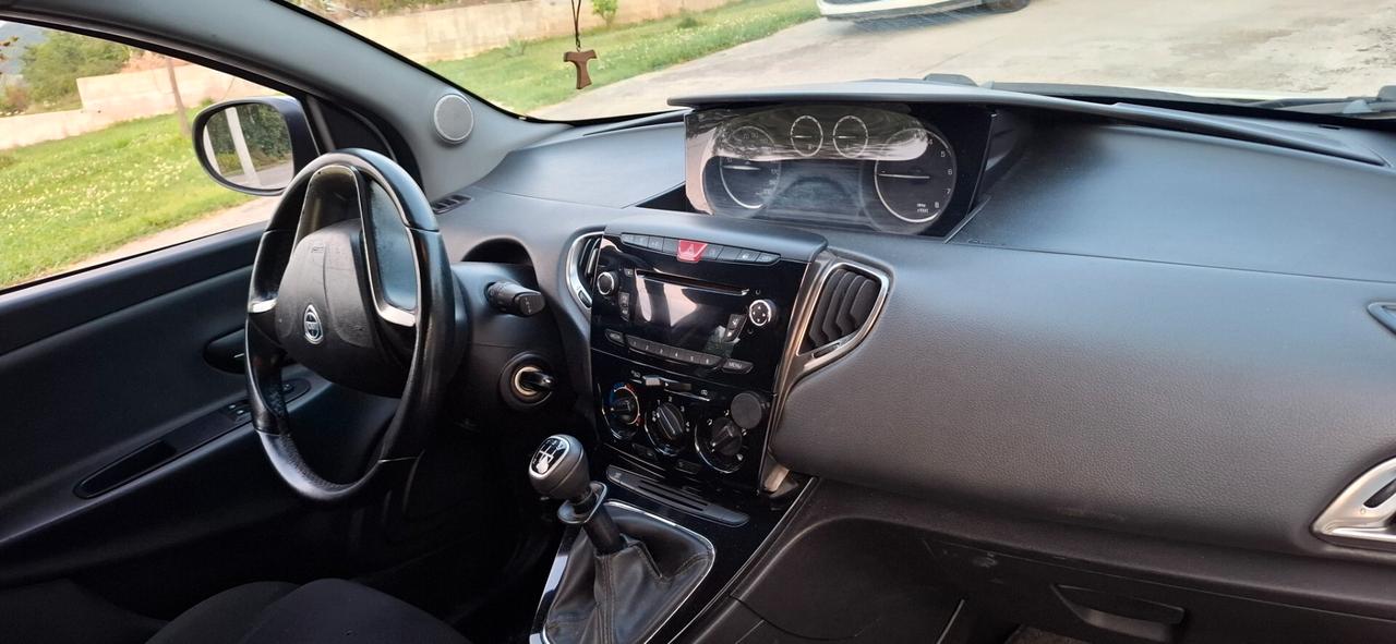 Lancia Ypsilon 1.2 69 CV 5 porte GPL Ecochic Silver