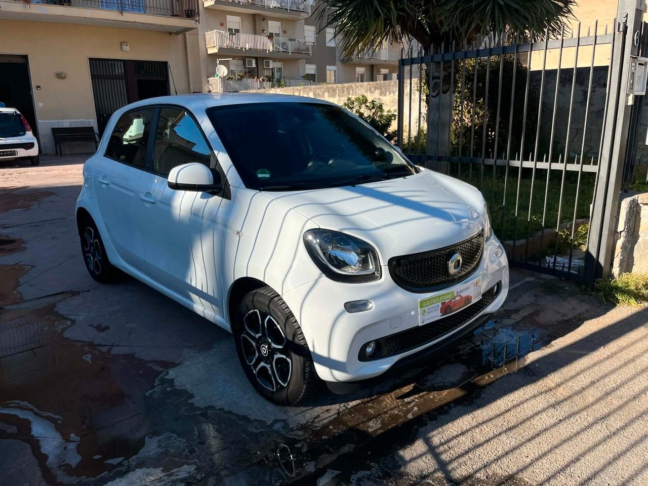 SMART FORFOUR 2018 PASSION TOTAL WHITE