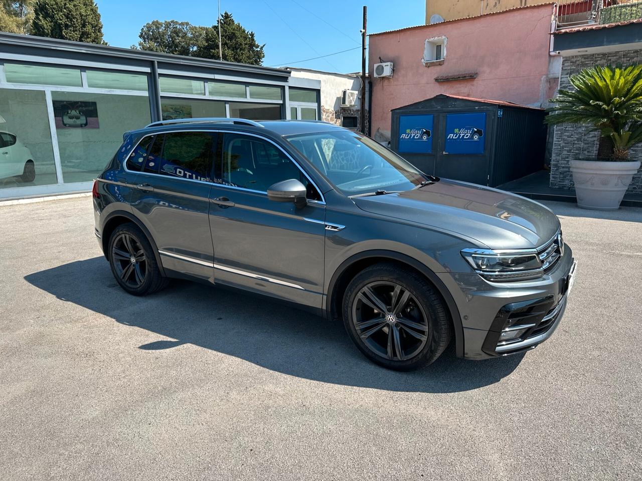 Volkswagen Tiguan 2.0 TDI SCR DSG Business BlueMotion Technology R-LINE